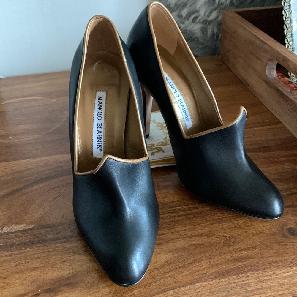 Manolo Blahnik Stiletto Heel w/Almond Toe